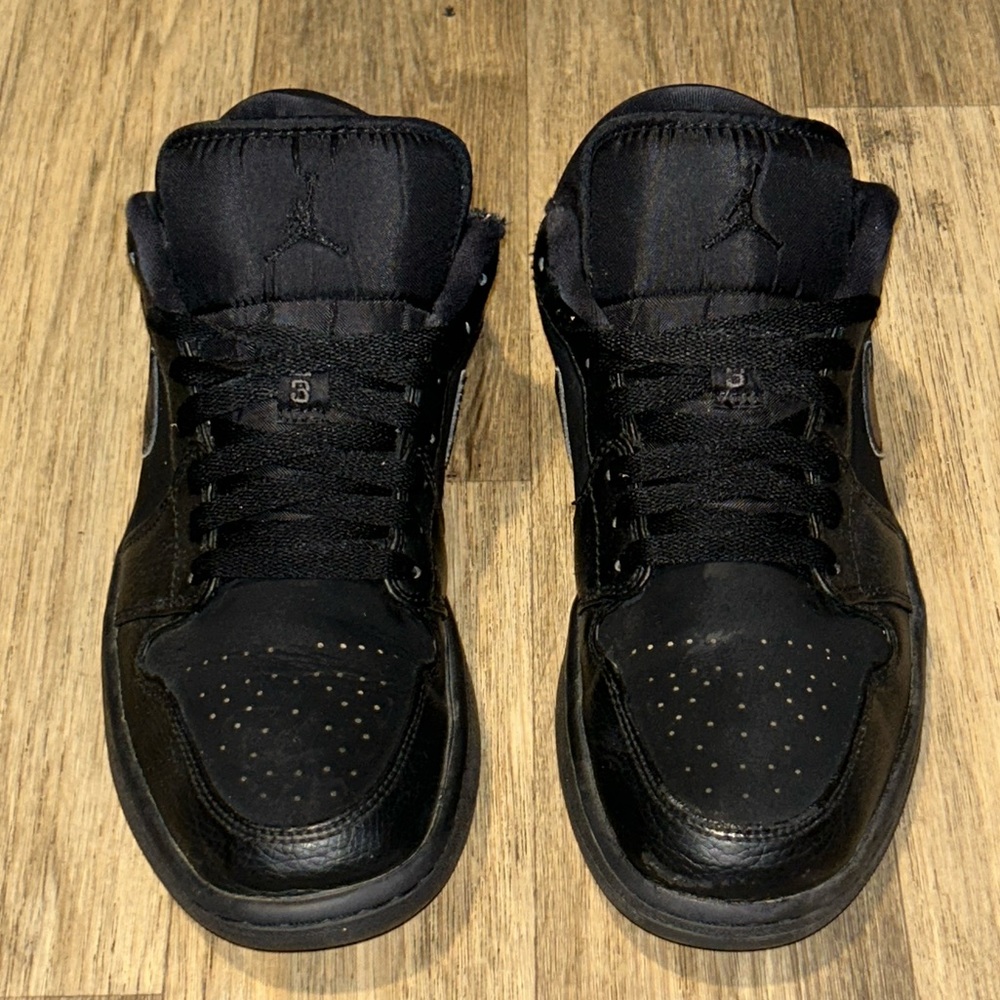 JORDAN RETRO 1 TRIPLE BLACK LOW